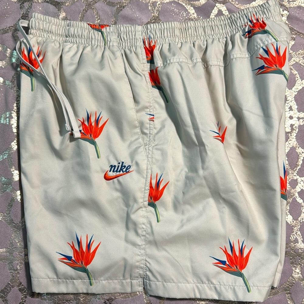 Gently Used - Nike Men's Sportswear Sport Essentials Woven Lined Flow Shorts